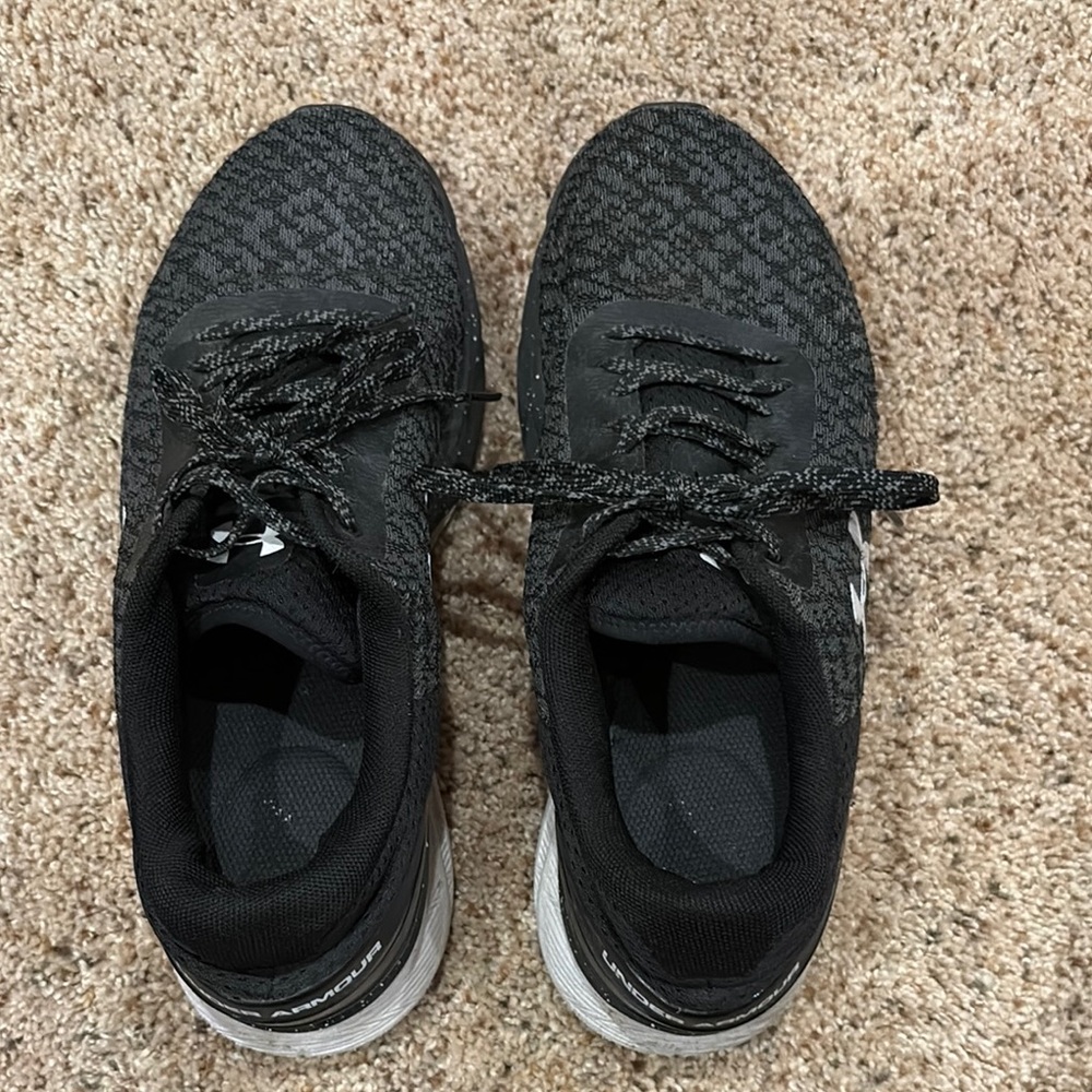 Under Armour Black Sneakers Sleek Minimalist Design